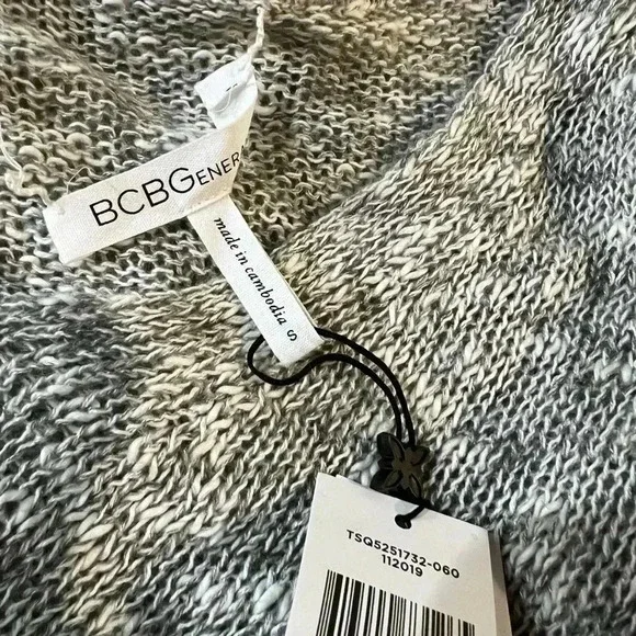 NWT BCBGeneration Women's Grey Twist Hem V-Neck Crop Sweater Size multiple A24 - Picture 8 of 9
